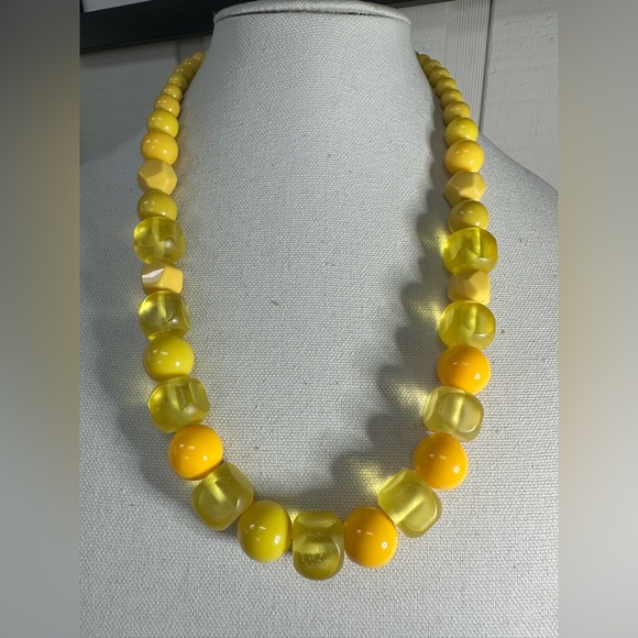 Funky yellow bead statement necklace - Picture 1 of 6